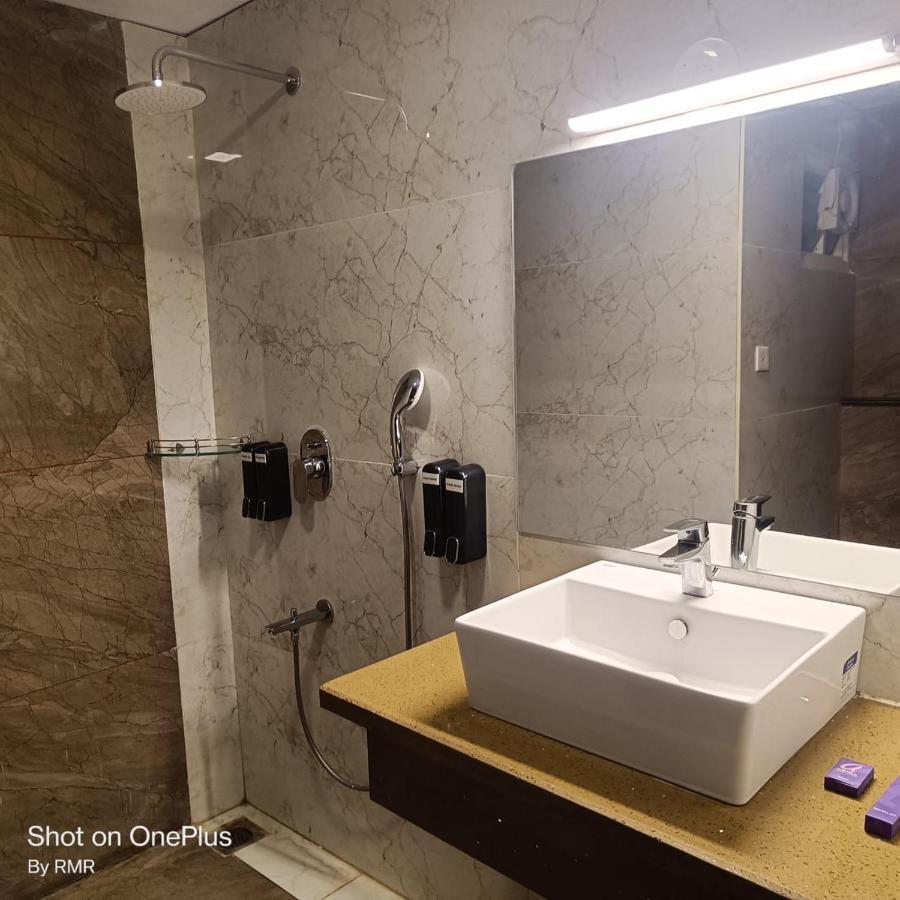Astra Hotels & Suites Whitefield Near To Nallurahalli Metro Station And Ktpo Бангалор Экстерьер фото