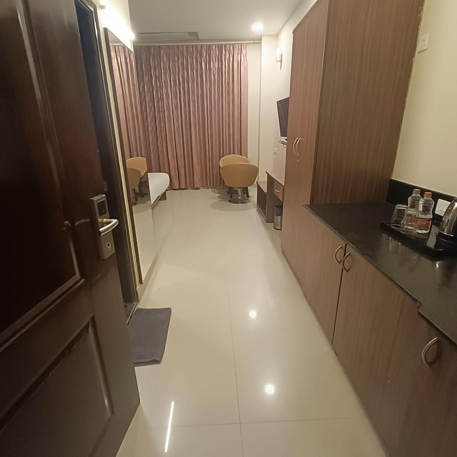 Astra Hotels & Suites Whitefield Near To Nallurahalli Metro Station And Ktpo Бангалор Экстерьер фото
