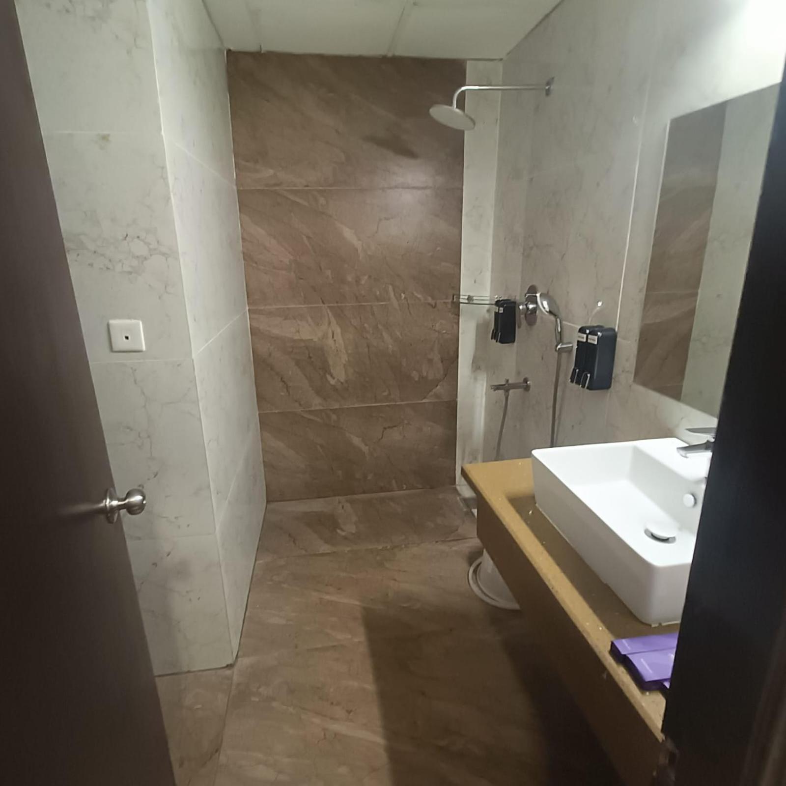 Astra Hotels & Suites Whitefield Near To Nallurahalli Metro Station And Ktpo Бангалор Экстерьер фото