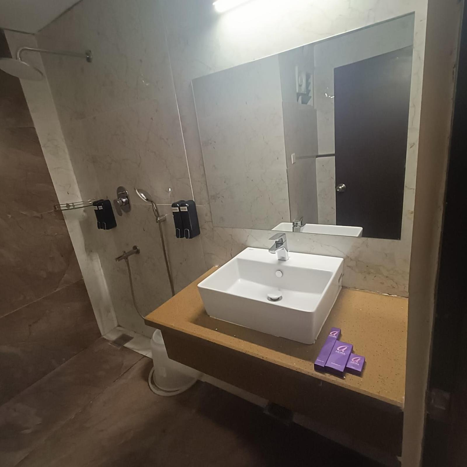 Astra Hotels & Suites Whitefield Near To Nallurahalli Metro Station And Ktpo Бангалор Экстерьер фото